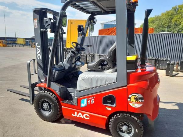 Бензиновый/газовый вилочный погрузчик JAC CPQD 15H Бензиновый/газовый вилочный погрузчик JAC CPQD 15H